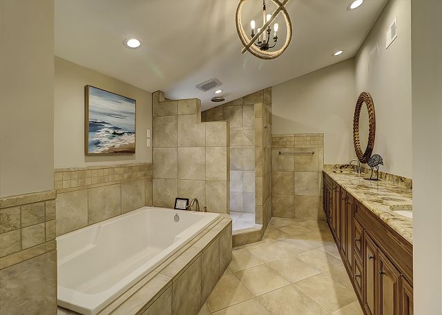 King Suite Full Bathroom