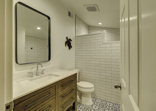 King Suite Full Bathroom