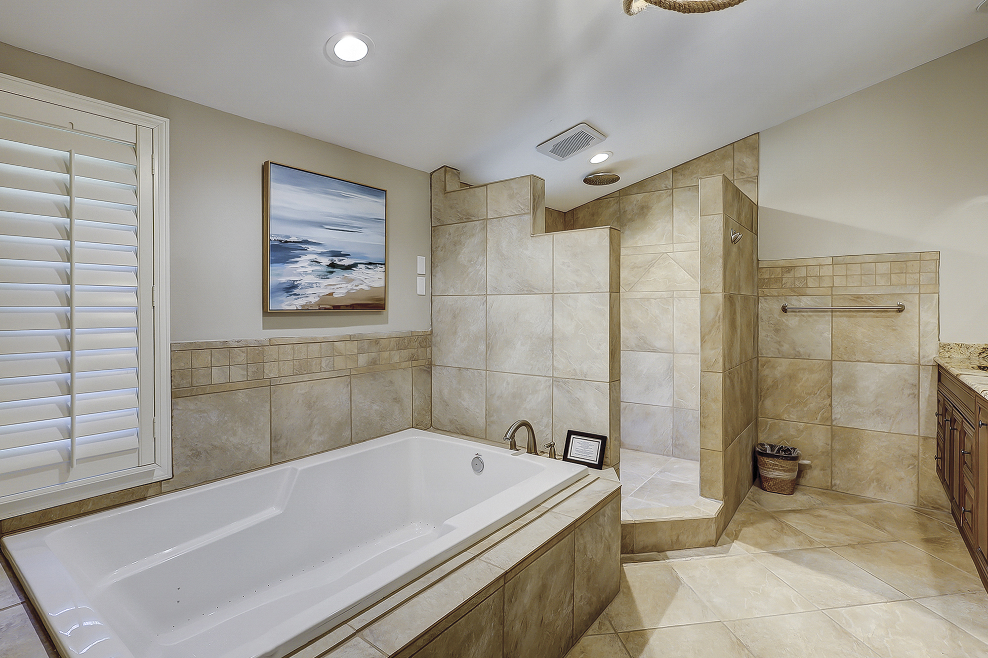 King Suite Full Bathroom