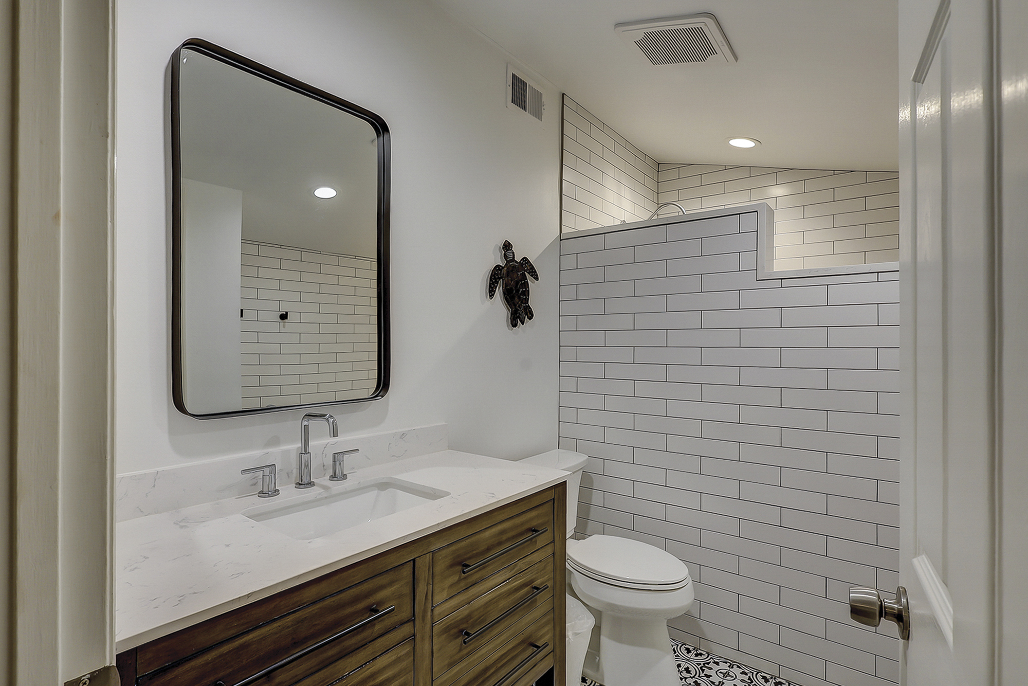 King Suite Full Bathroom