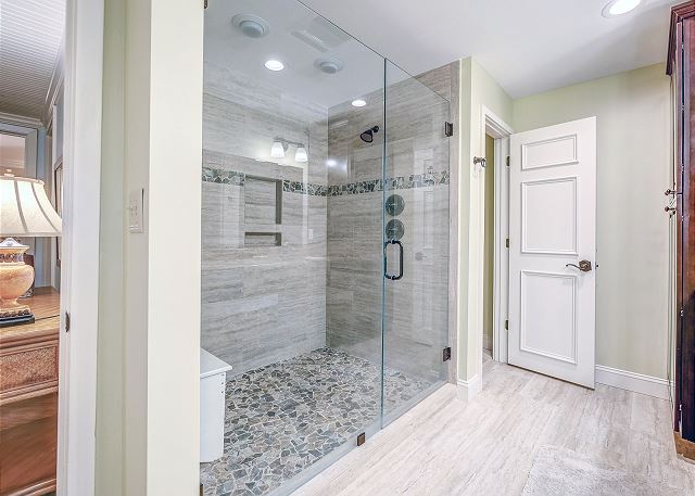 King Suite Full Bathroom