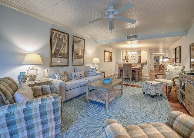Living Area/Dining Area