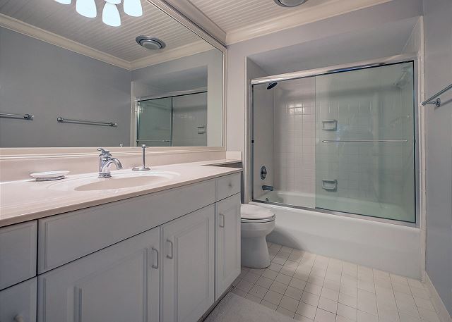 King Suite Full Bathroom
