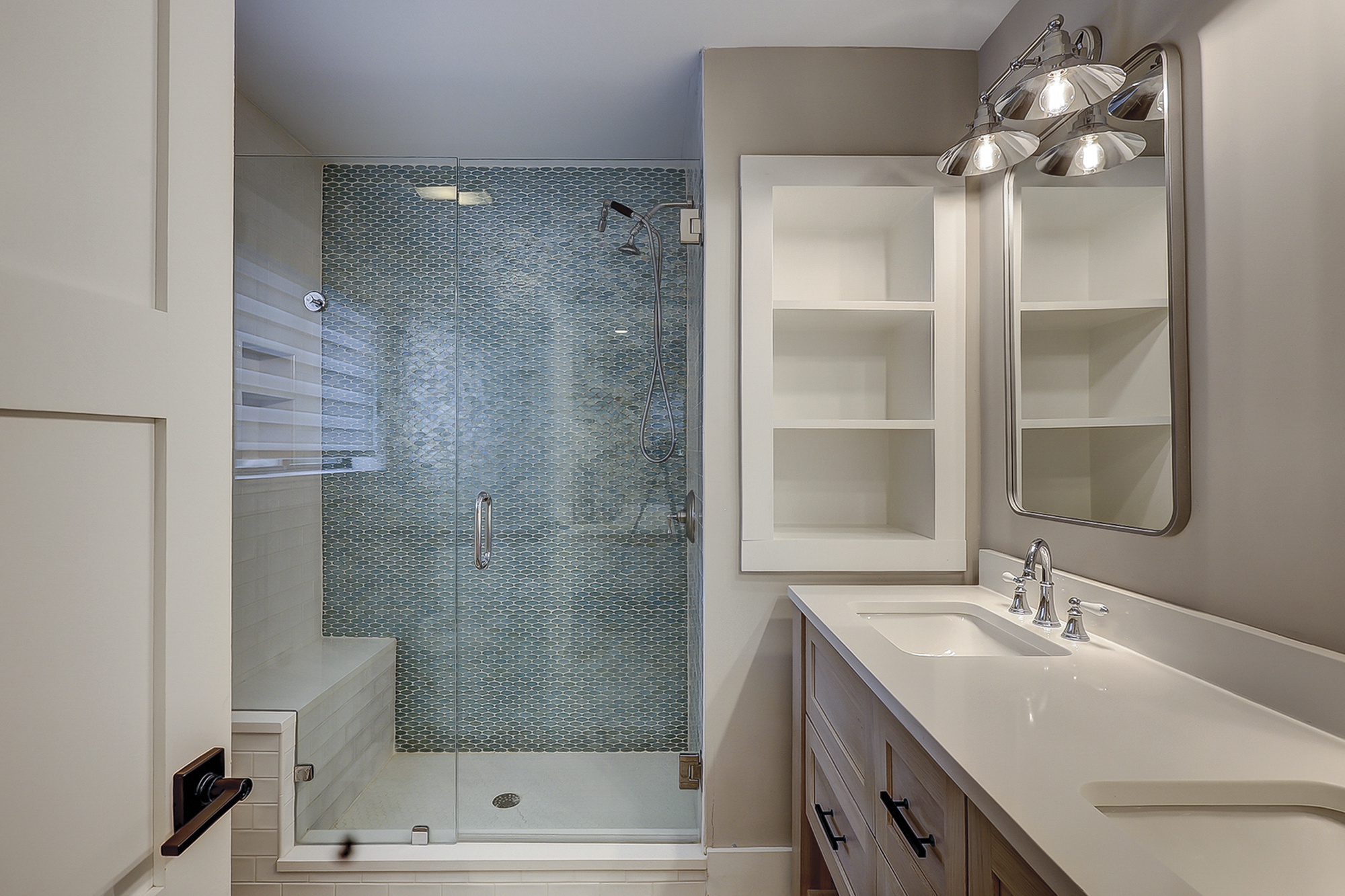 King Suite Full Bathroom