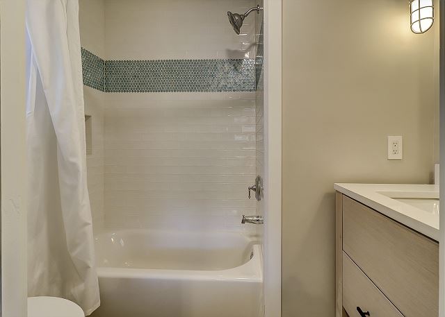 Guest Suite Full Bathroom