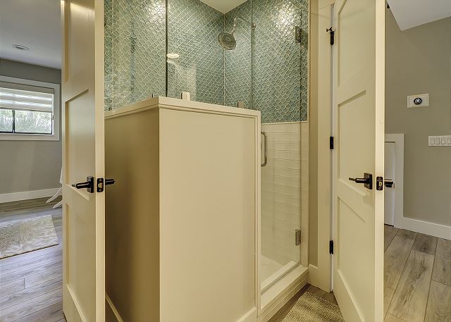 King Suite Full Bathroom