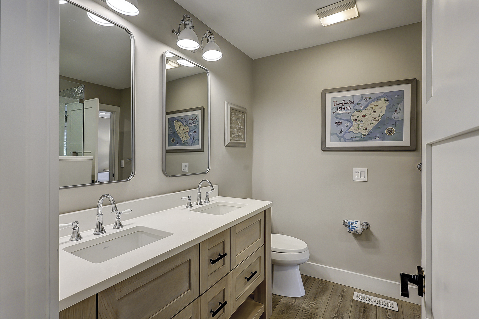 King Suite Full Bathroom