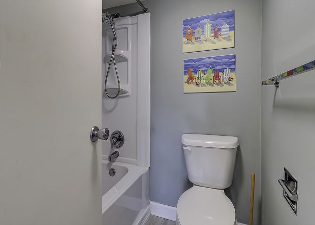 King Suite Full Bathroom