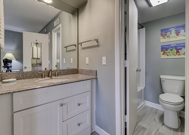 King Suite Full Bathroom