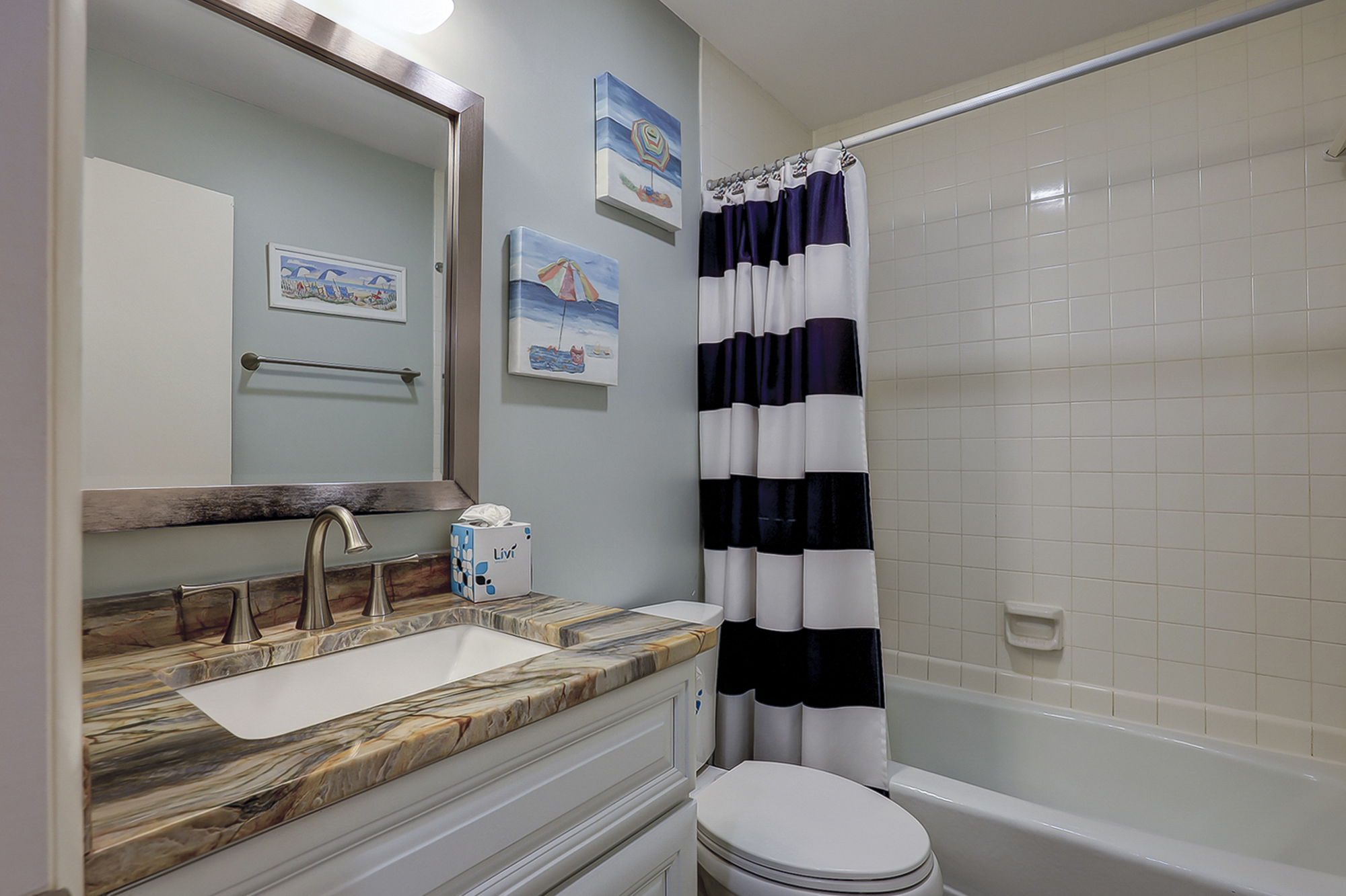 Guest Hall Full Bathroom