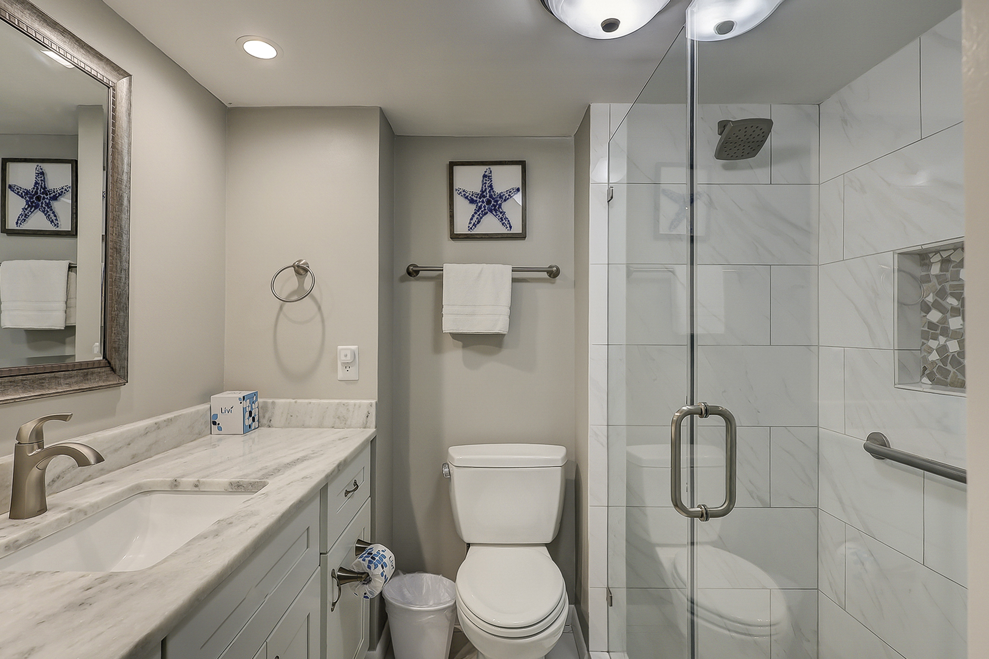 King Suite Full Bathroom