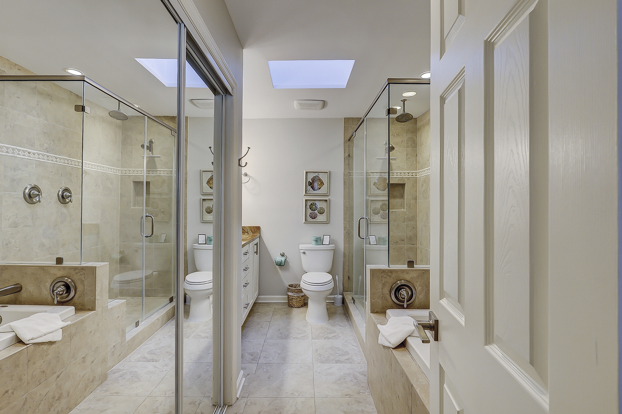 King Suite Full Bathroom