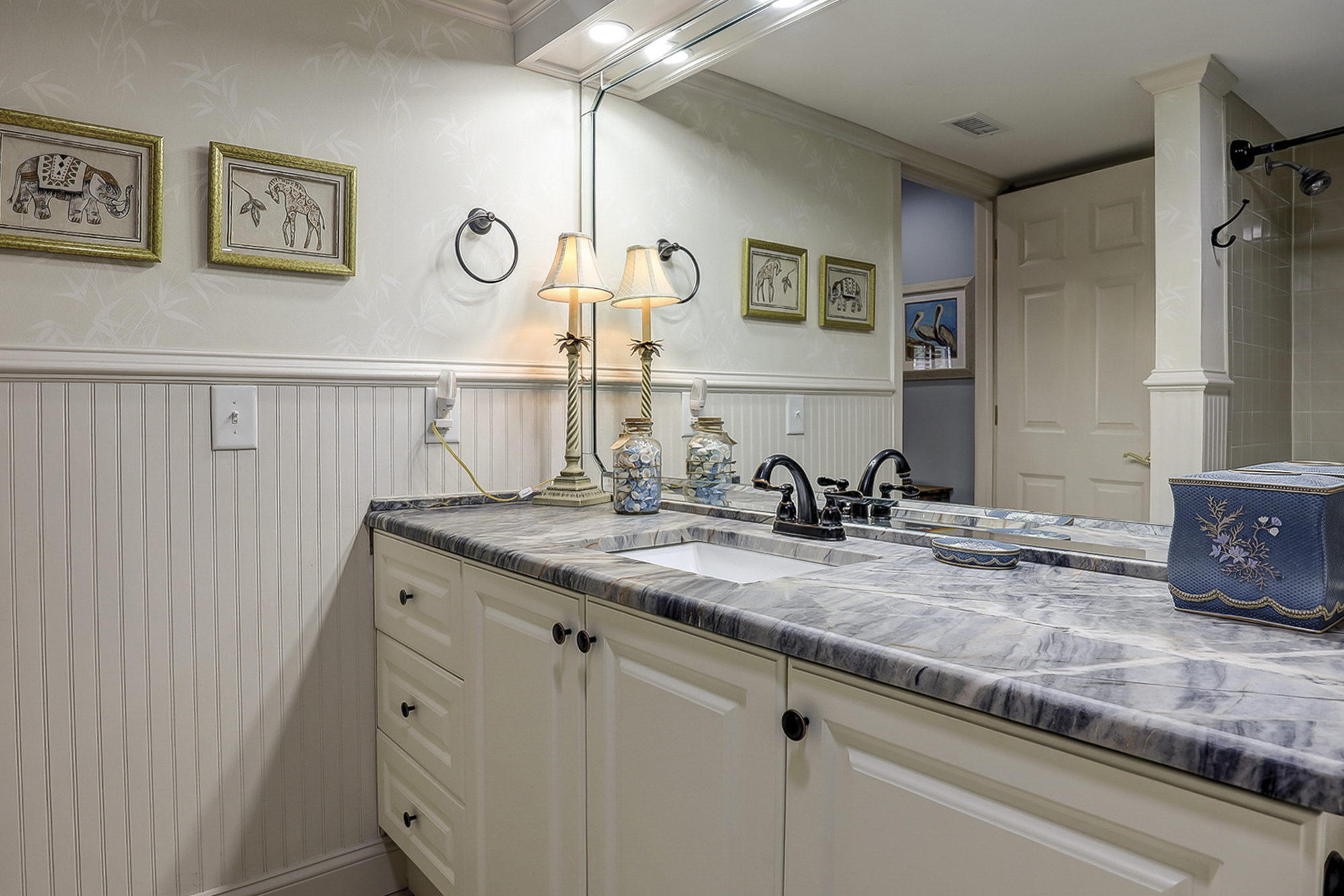 1st Floor Guest Full Bathroom