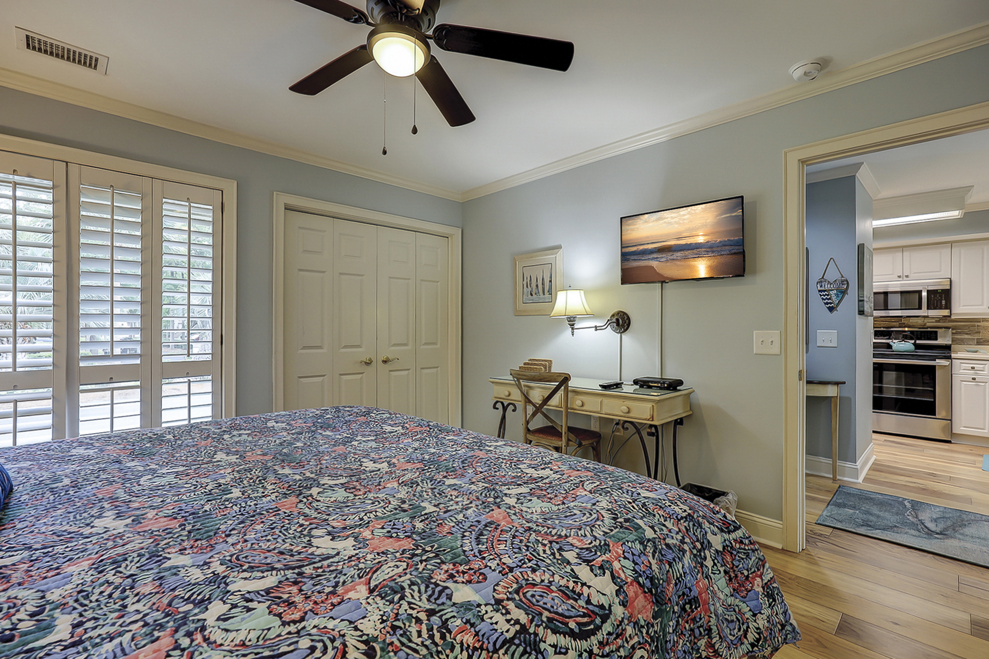 1st Floor King Bedroom