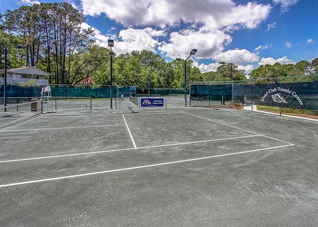 Island Club 9 Tennis Courts