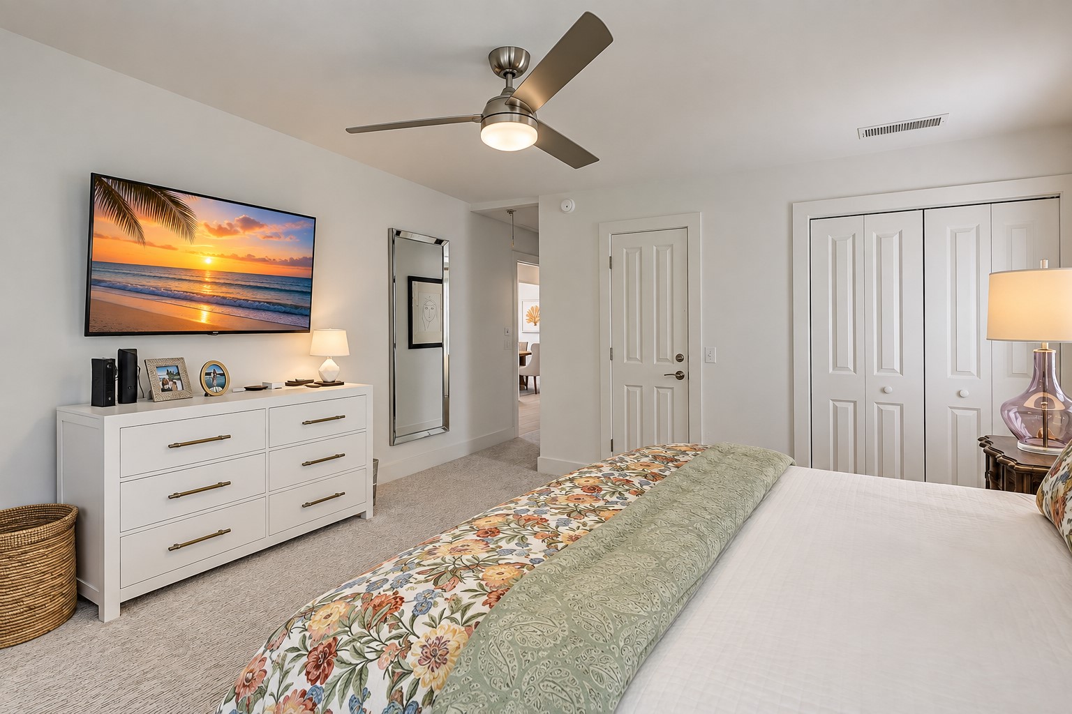 8 Turtle Lane Club - King Master Suite