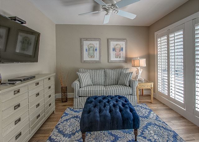 Den w/ Sleeper Sofa