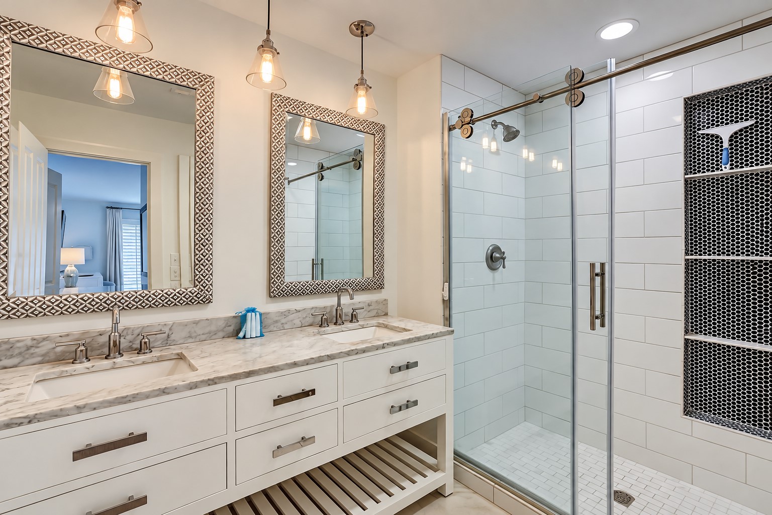 8 Turtle Lane Club - King Master Suite Full Bathroom