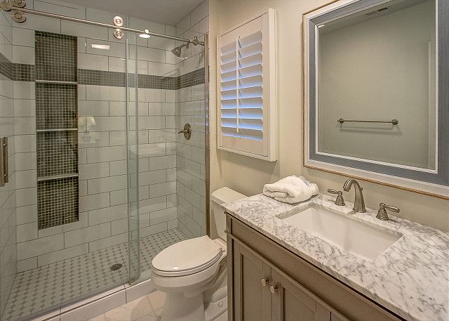 King Suite Full Bathroom