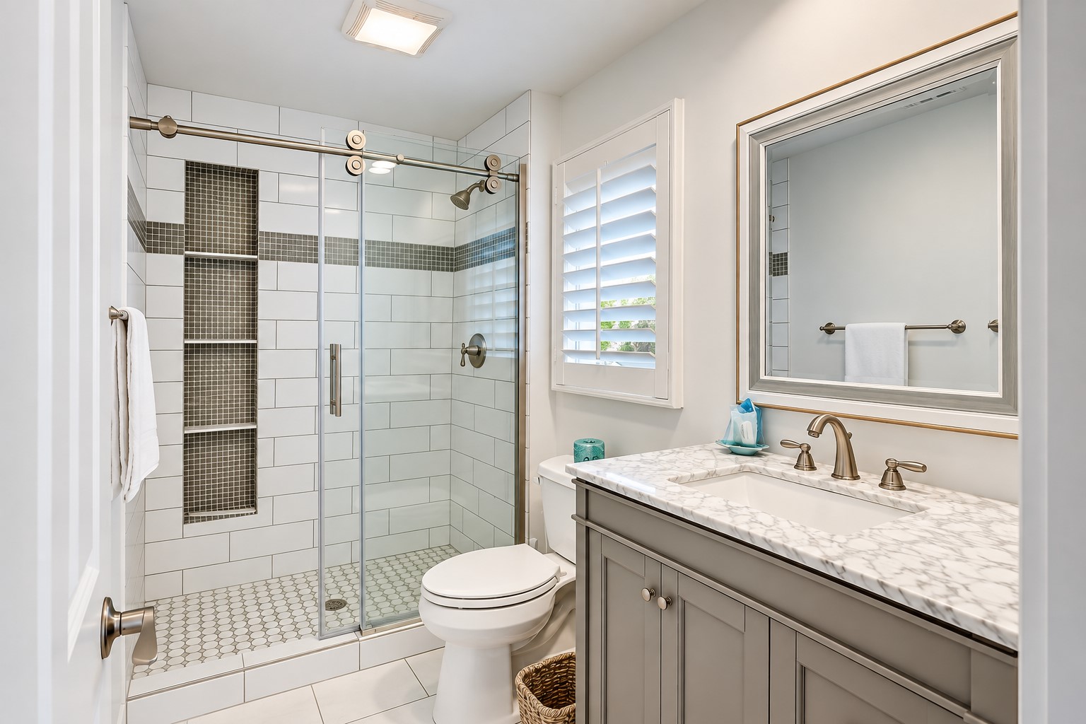 8 Turtle Lane Club - King Suite Full Bathroom