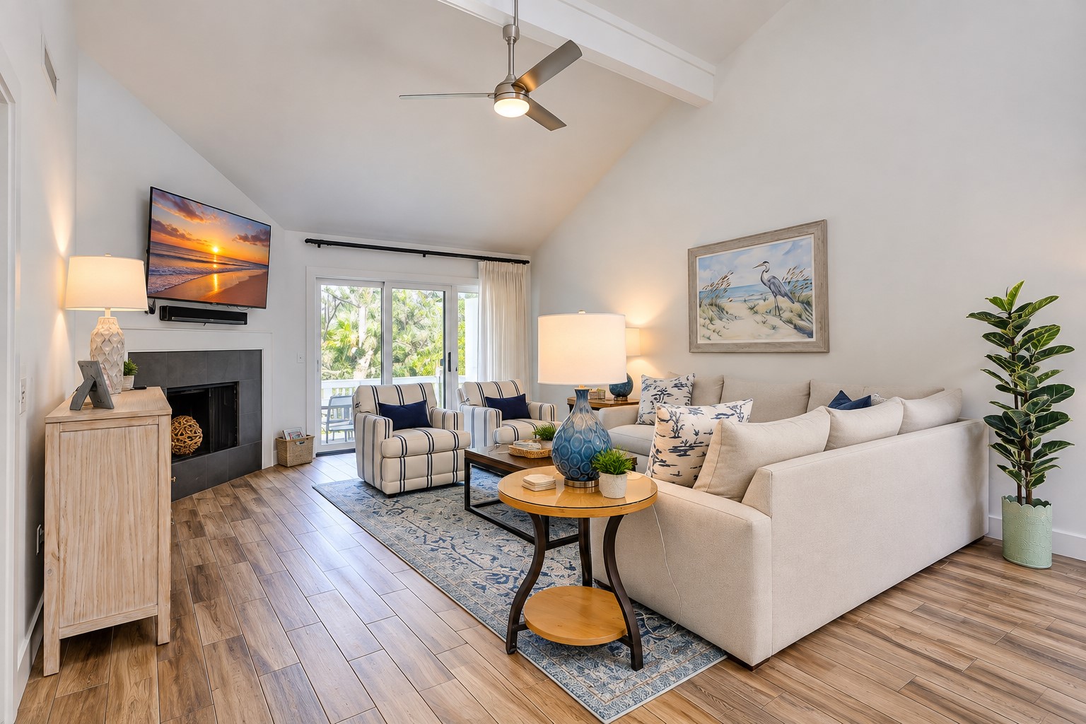 8 Turtle Lane Club - Living Area