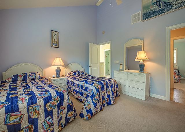 2nd Floor Guest Bedroom - 2 Twins