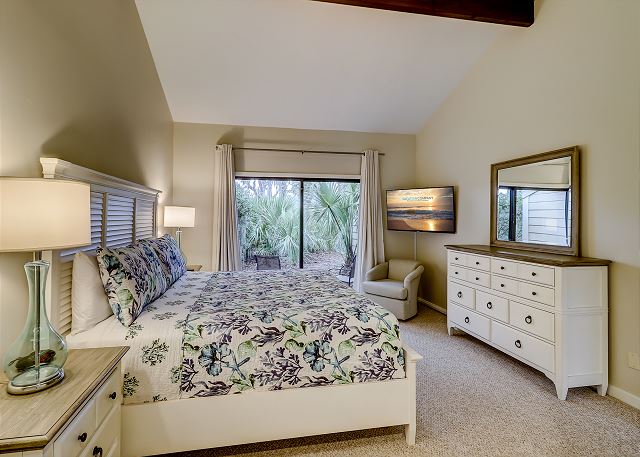1st Floor King Suite