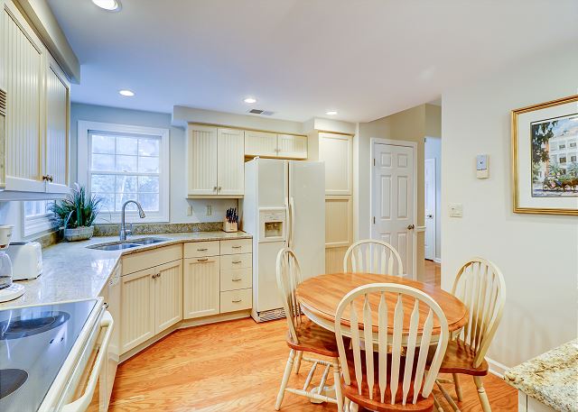 Kitchen/Breakfast Area