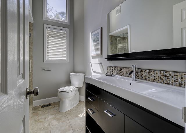 Main Floor Full Hall Bathroom