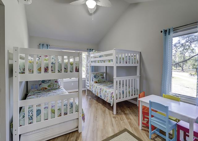 Main Floor Guest Suite - 4 Twins