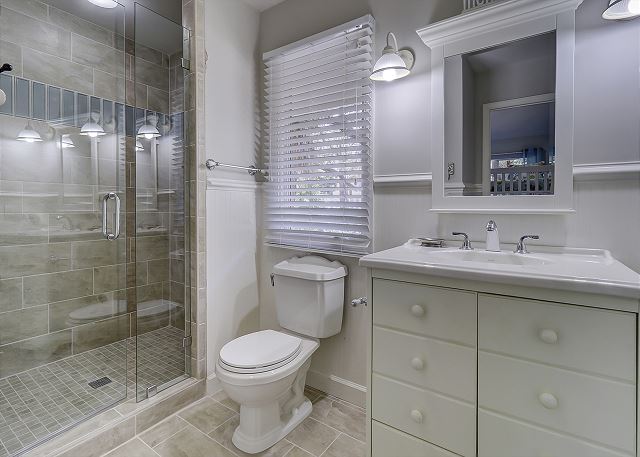 Main Floor Guest Suite Full Bathroom