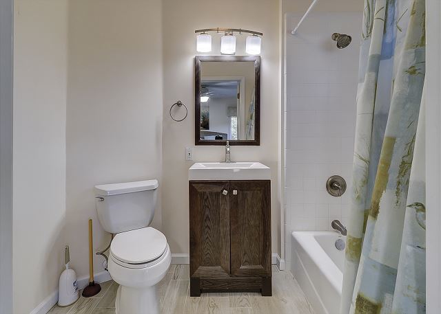 Lower Level King Suite Full Bathroom