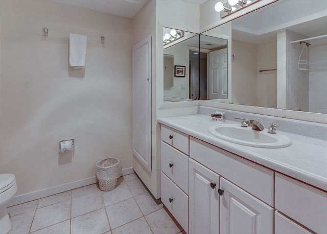 King Suite Full Bathroom