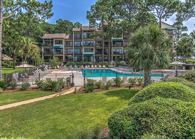 Exterior/Pool