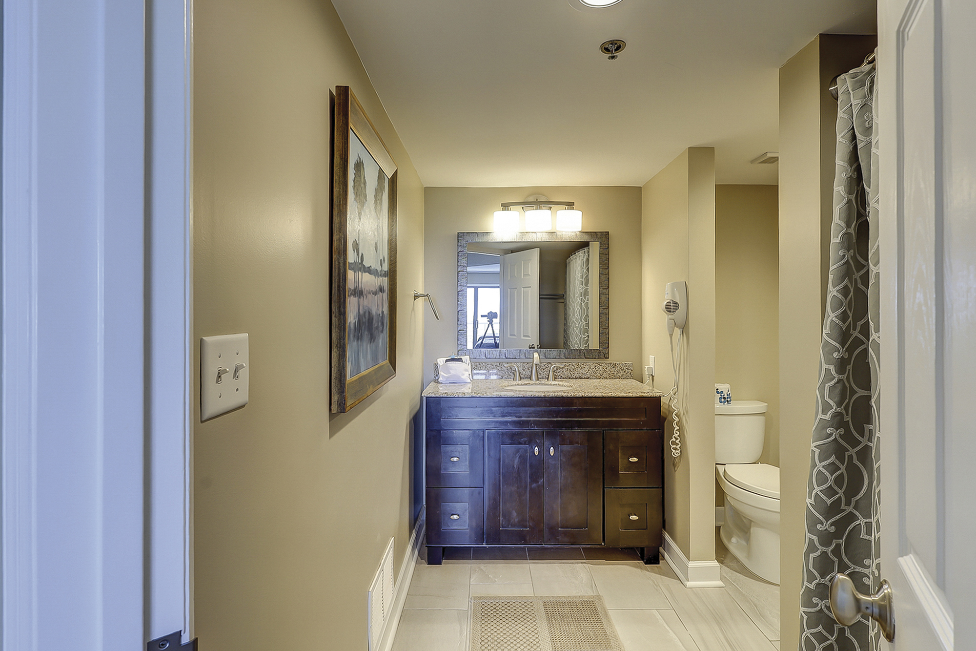 Guest Suite Full Bathroom