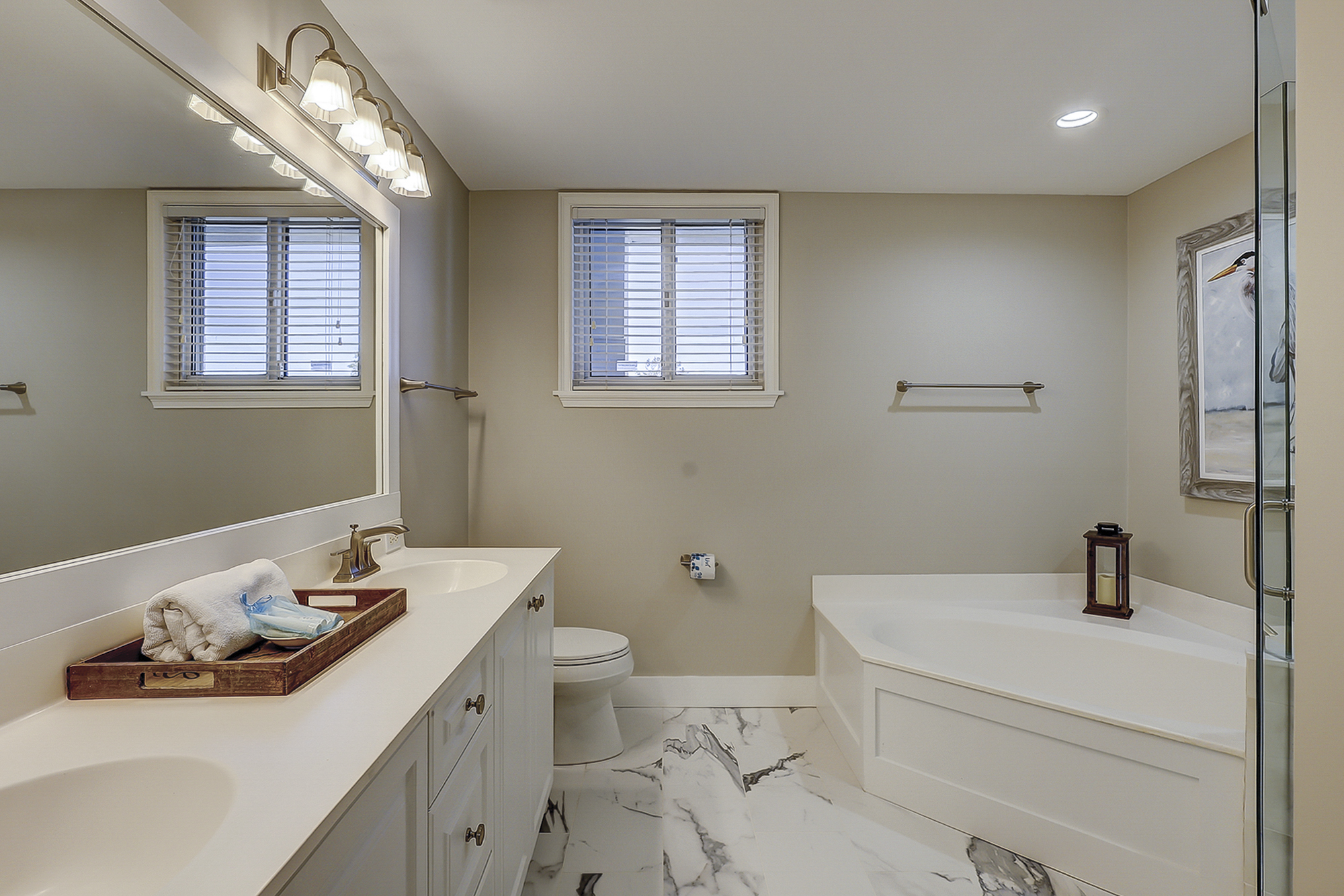 King Suite Full Bathroom