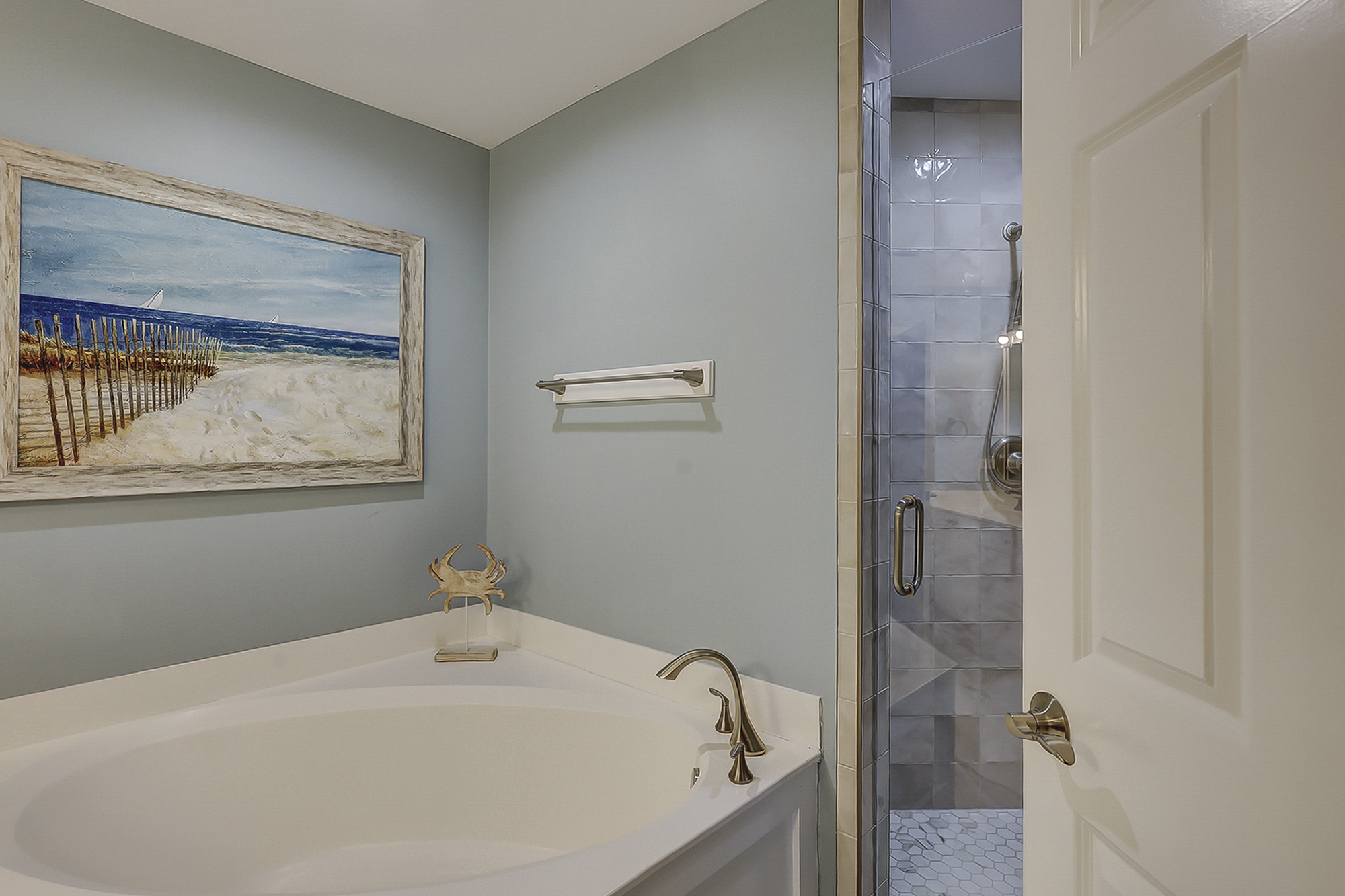 Guest Suite Full Bathroom