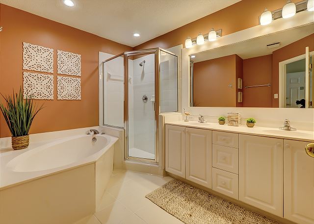 Guest Suite Full Bathroom