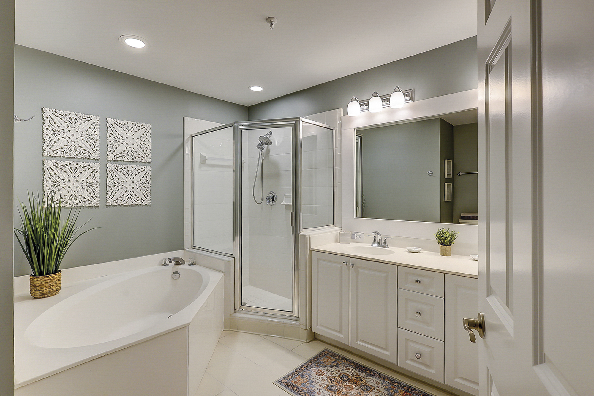 Guest Suite Full Bathroom