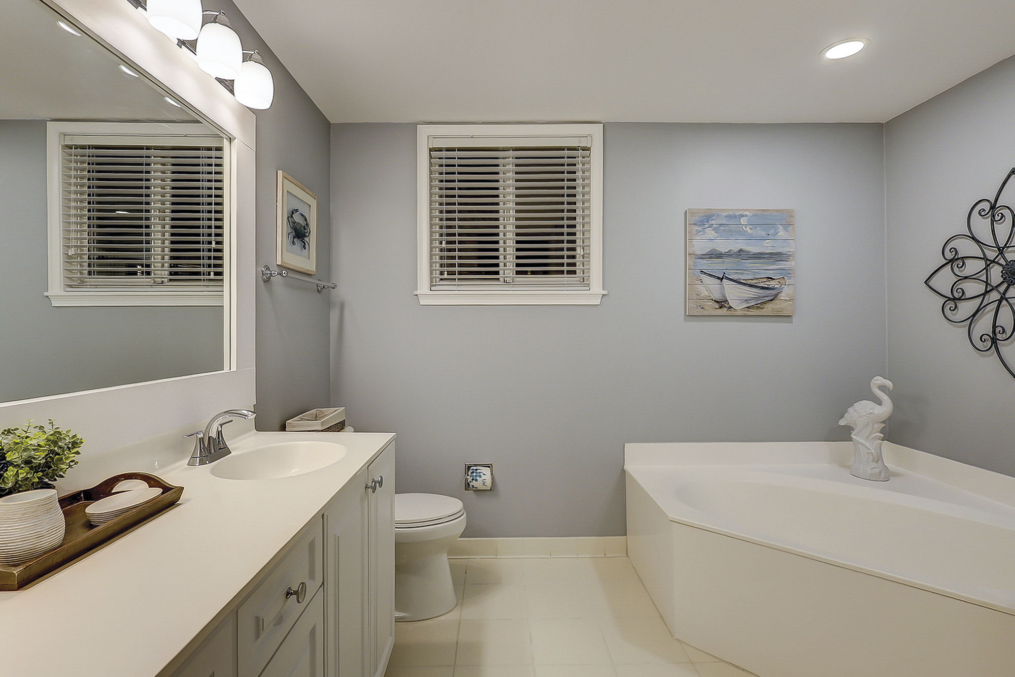 King Suite Full Bathroom