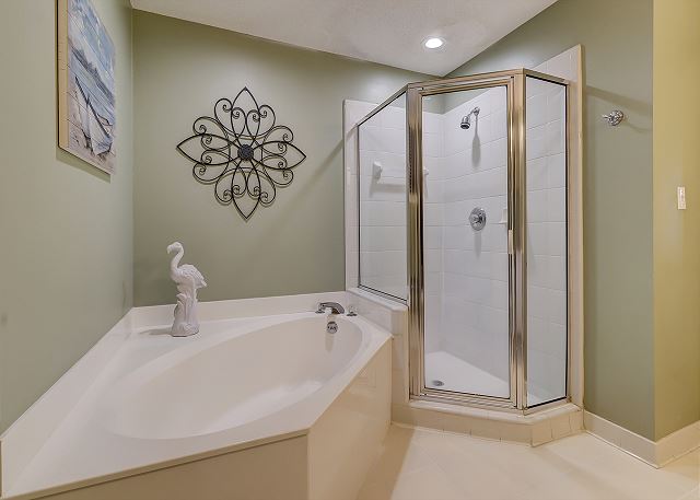 King Suite Full Bathroom