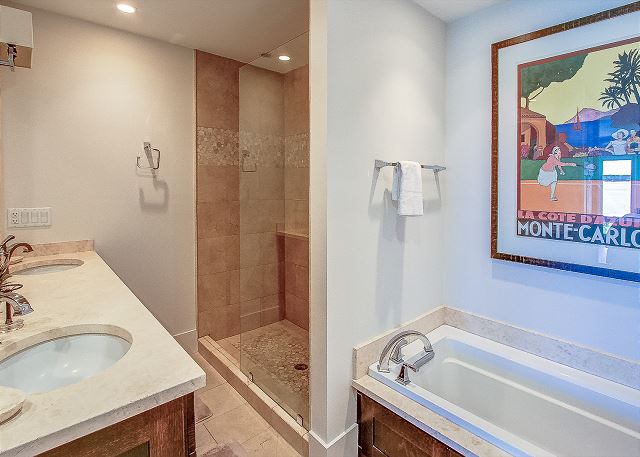 King Suite Full Bathroom