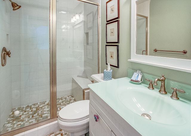 Guest Suite Full Bathroom