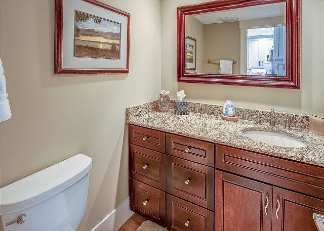 2nd Floor Hall Full Bathroom