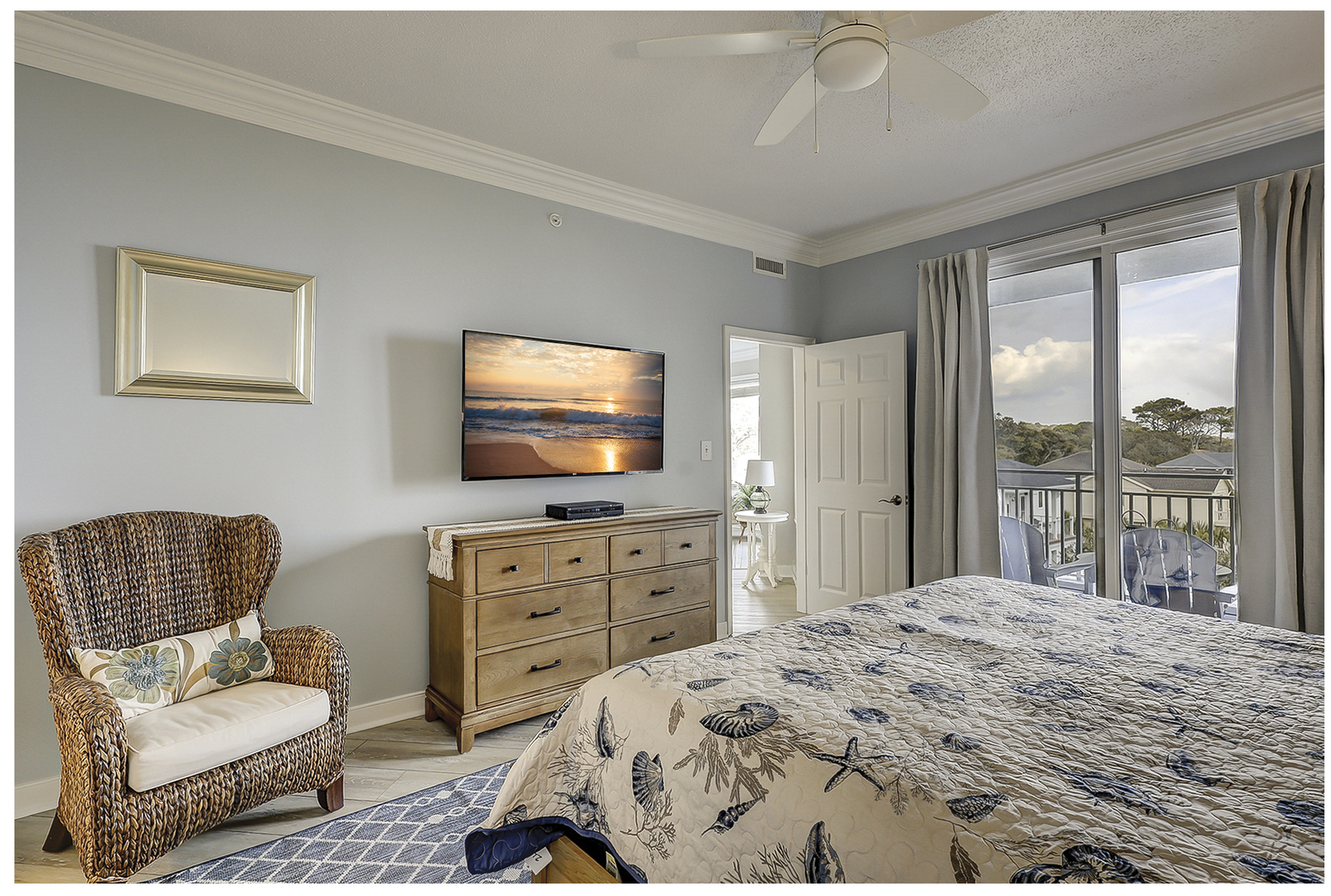 King Suite Oceanside Bedroom