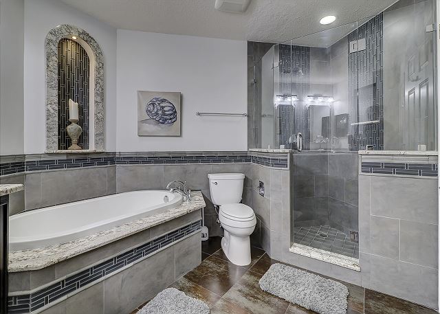 Guest Suite Full Bathroom