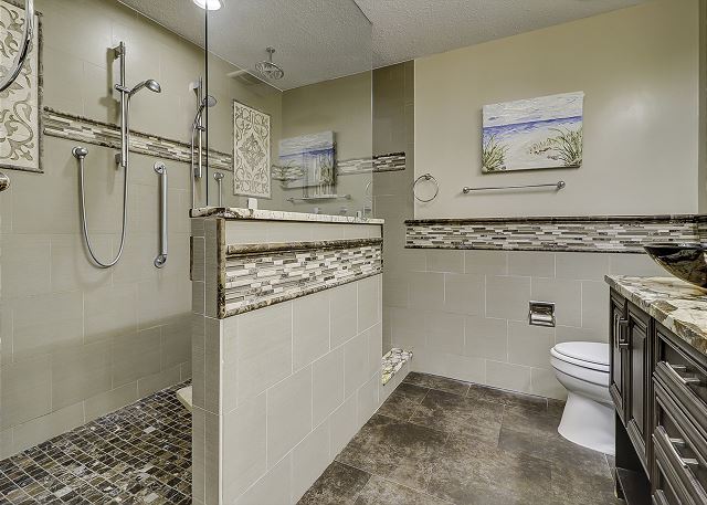 King Suite Full Bathroom