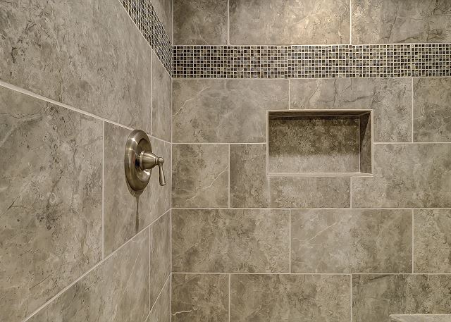 King Suite Full Bathroom