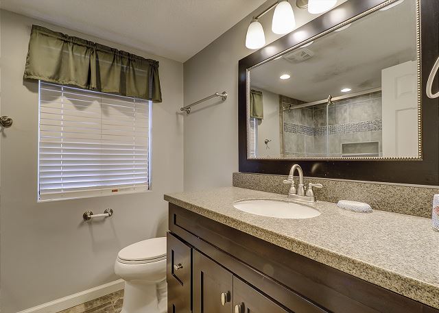 King Suite Full Bathroom