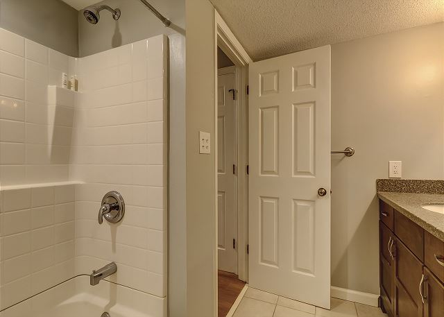 Guest Full Bathroom